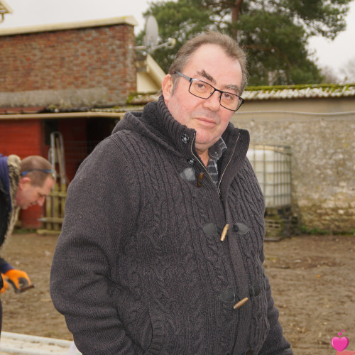 Foto de sérieux, Homem 68 anos, de Gaillon Haute-Normandie